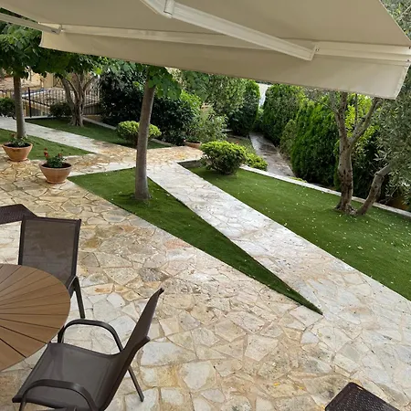 Julias Village & Garden Apartment *